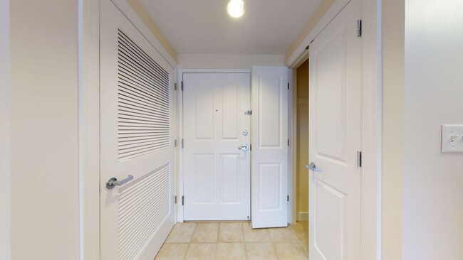 Photo - Chinatown 2 Bedroom 2 Bathroom In Amazing ... Apartment