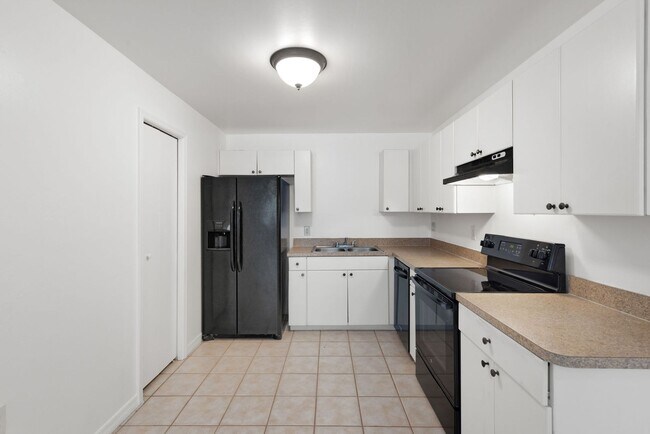 Foto del edificio - 221 Meadow Rd
