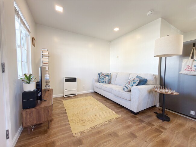 Foto del edificio - Atwater Village Bungalow Unit #2