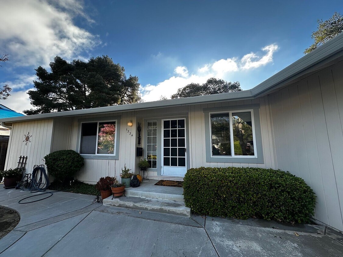 Primary Photo - 1334 Bodega Pl