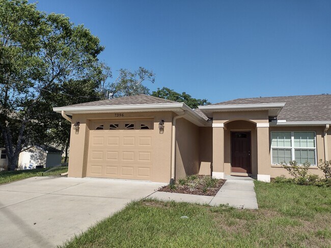 Foto del edificio - 7396 Pond Cir