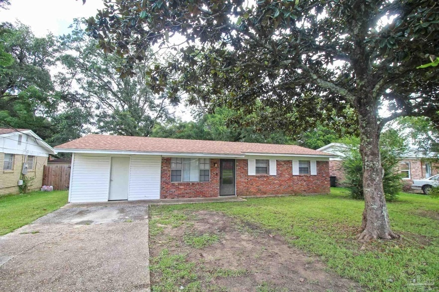 Primary Photo - 404 Ladybird Ln