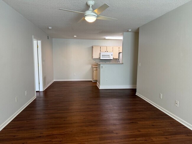 Foto del edificio - Updated Apartment in Plantation Point