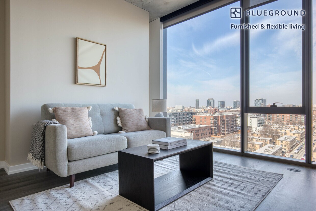 Foto principal - 460 W Chicago Ave