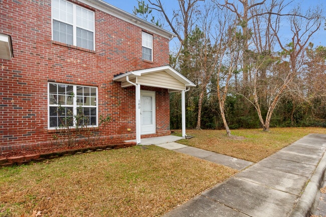 Building Photo - 100 Apache Trail