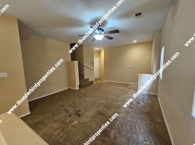 Foto del edificio - Located in a Gated community!!!