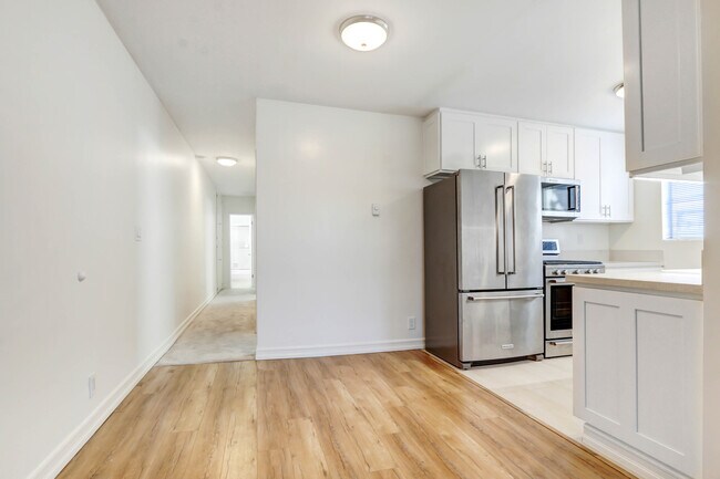 Building Photo - 1049 21st St
