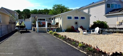 Building Photo - 4 Cedar Crest Dr
