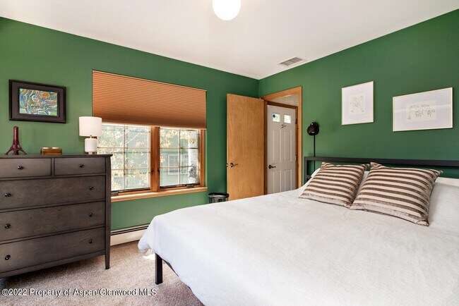 Foto del edificio - 389 Rabbit Rd