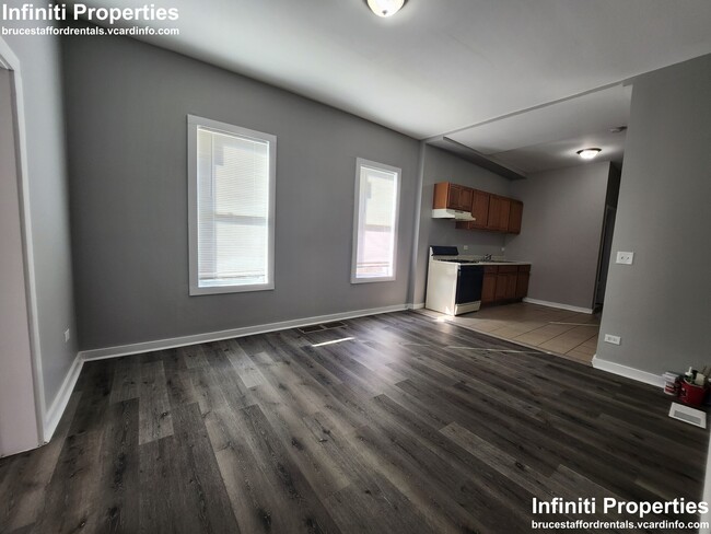 Foto del edificio - 726 E 93rd St