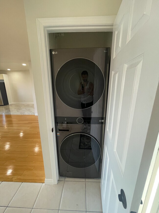 Washer Drier - 5300 Fairview Blvd