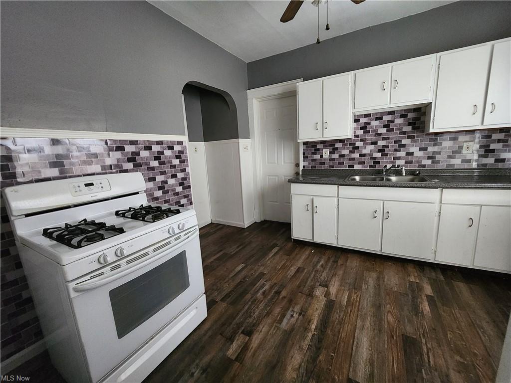 11321 Parkview Ave Cleveland, OH 44104 – photo 2