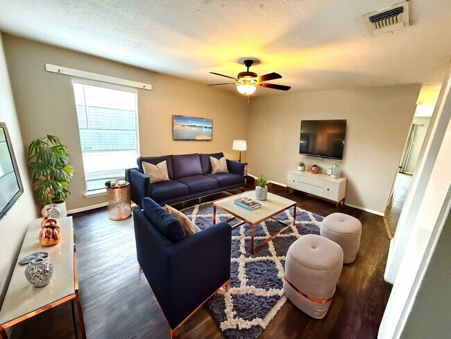 Building Photo - **APPLICATION RECEIVED** MUST SEE! 2 Bedro...