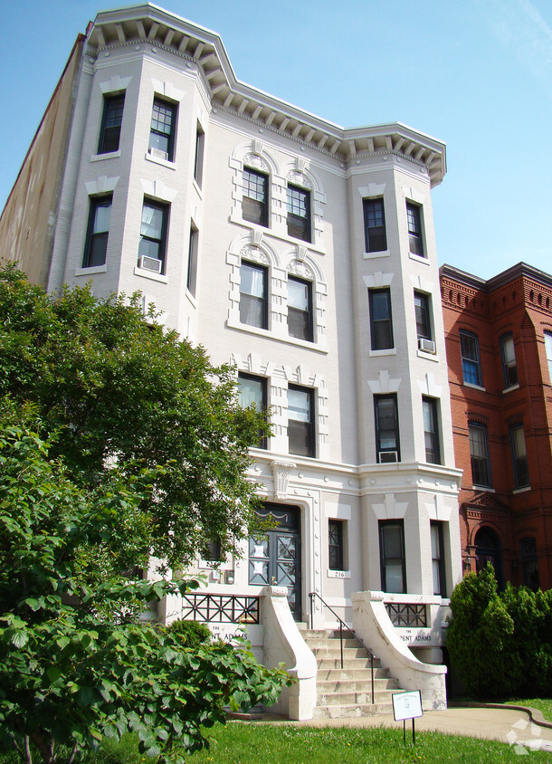 Building Photo - Lincoln Towers