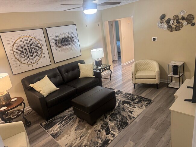 Sala de estar - 413 Lenney Dr