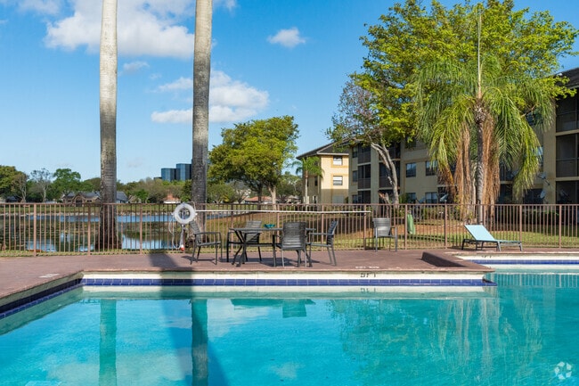 Building Photo - The Island Club At Coral Springs