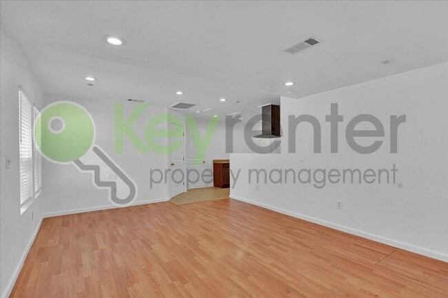 Foto del edificio - 2313 Piercy Way
