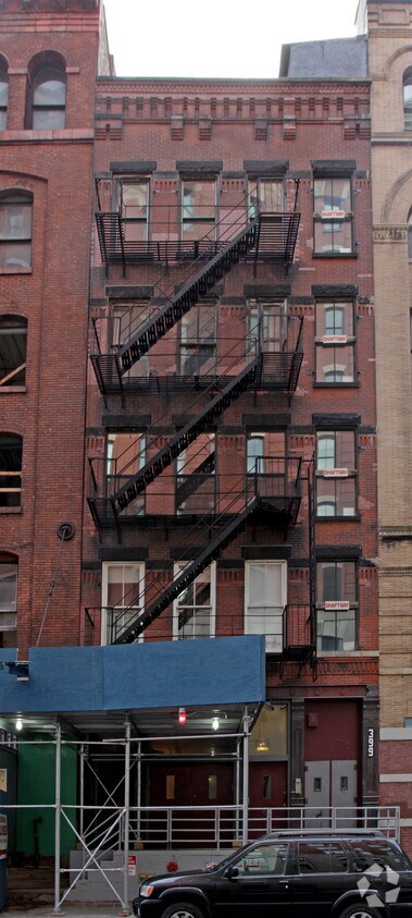 Building Photo - 399 Washington St