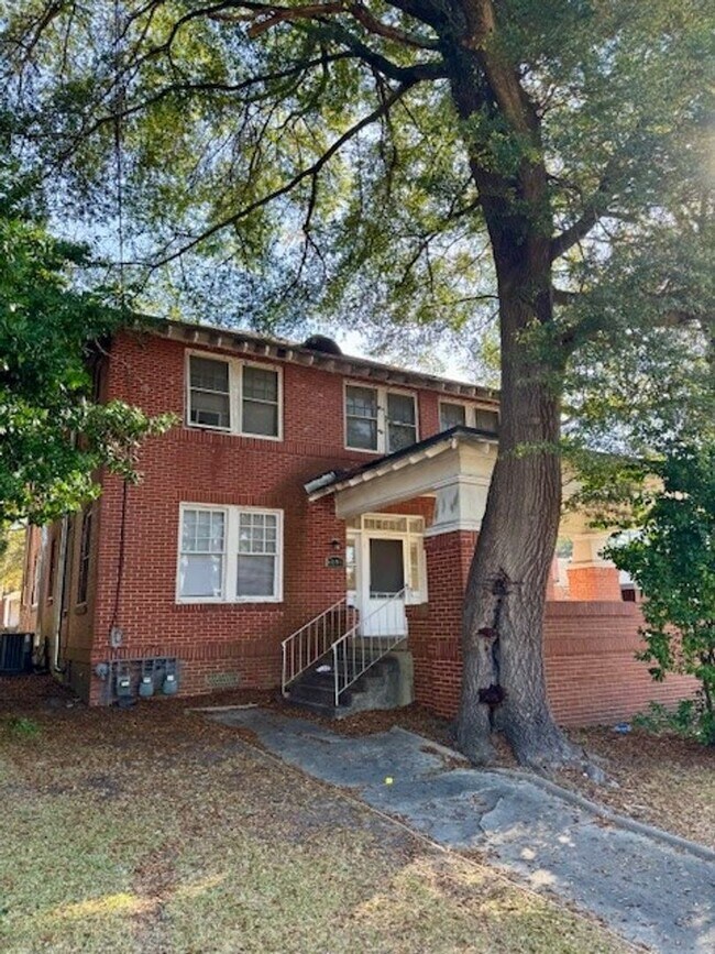 Foto del edificio - 1096 Hillyer Ave