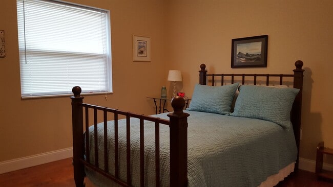 Foto del edificio - 2 Bedroom Duplex