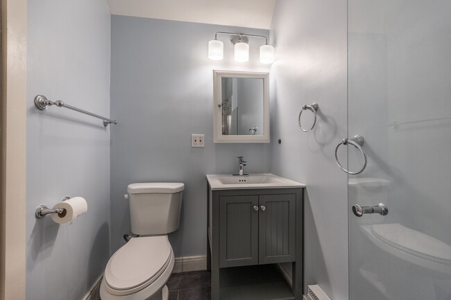 Building Photo - 1432 W Jonquil Ter