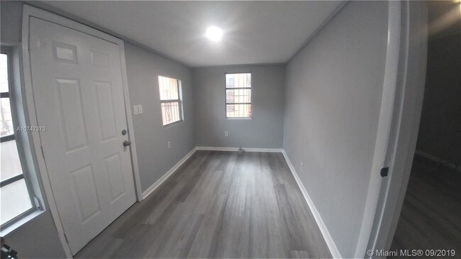 Foto del edificio - 33 NW 57th St