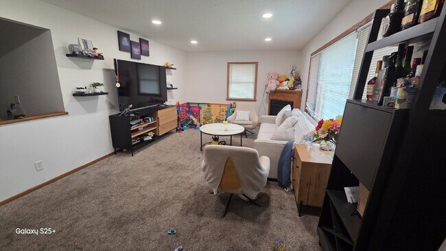 Foto del edificio - Single Family Home in Fridley - VIDEO TOUR...