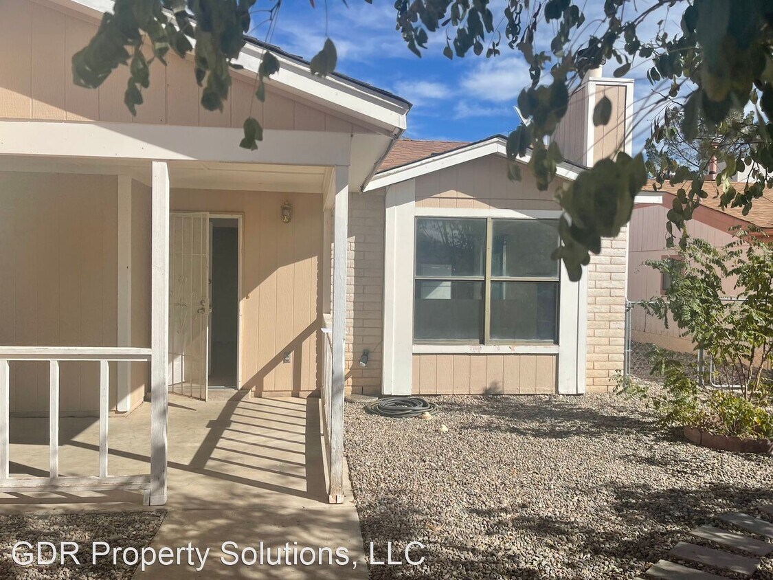 2 br, 1 bath House 4729 Platinum Drive NE House Rental in Rio