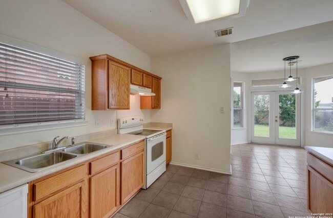 Building Photo - 13526 Riverbank Pass