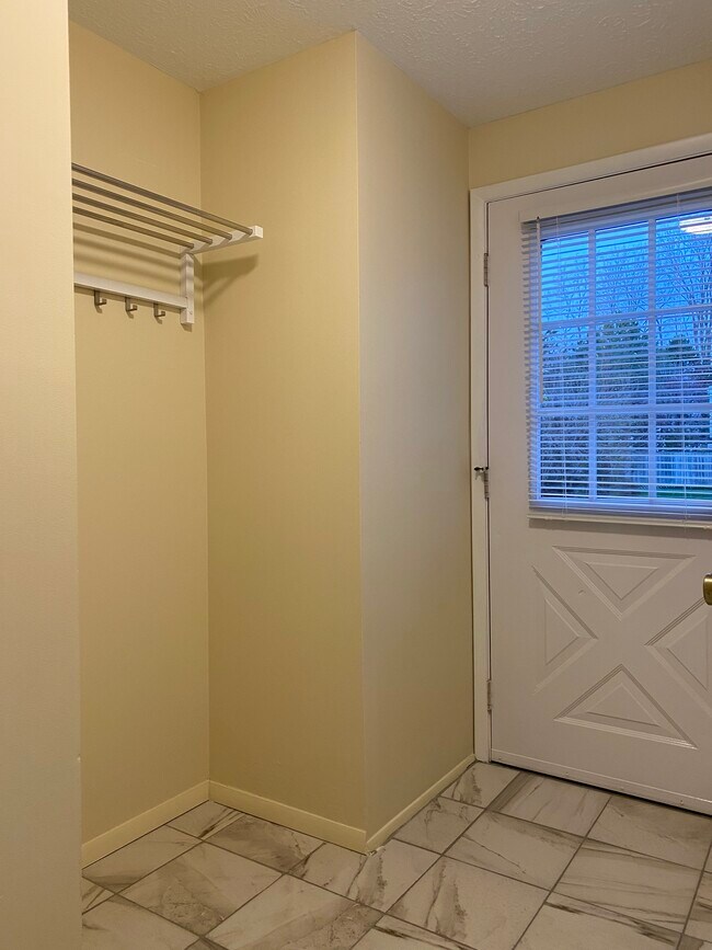 Building Photo - 6003 Black Oak Dr