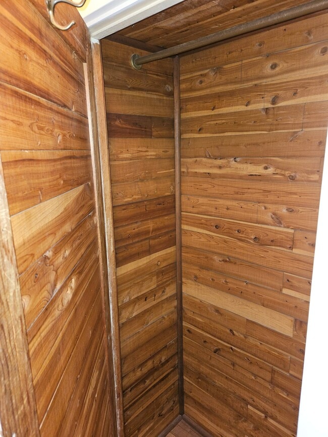 Building Photo - 1424 W 37th Dr