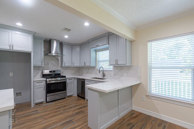Foto del edificio - 409 Oaklawn St