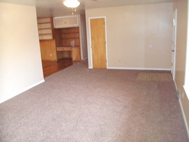 Building Photo - 2300 N Thornton St