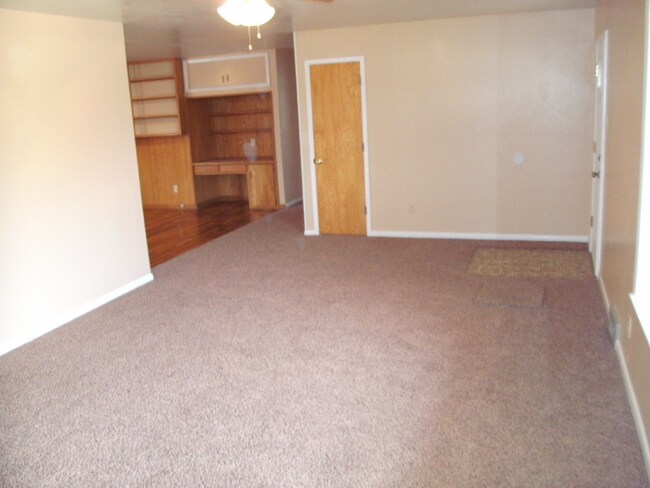 Foto del edificio - 2300 N Thornton St