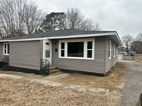 Building Photo - 304 W 14th St