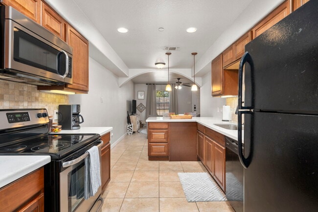 Building Photo - Reserve on Sabine Apartments