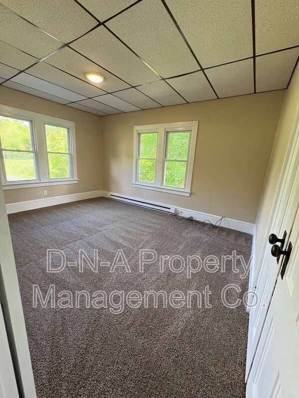 Building Photo - 102 Cabanna Ln