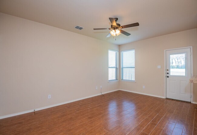Foto del edificio - Beautiful 3 Bedroom, 2.5 Bath duplex located in Woodland Estates!