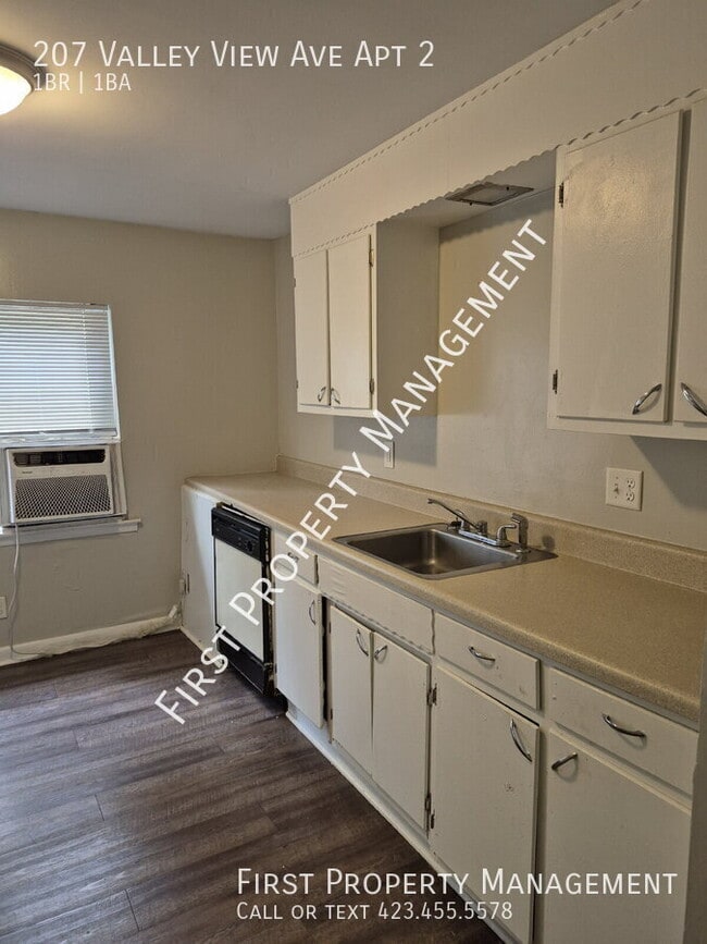 Building Photo - 207 Valley View Ave