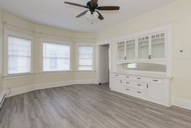 Building Photo - 818 Cowper St