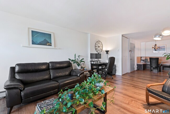 Foto del edificio - 30 Glenbrook Rd