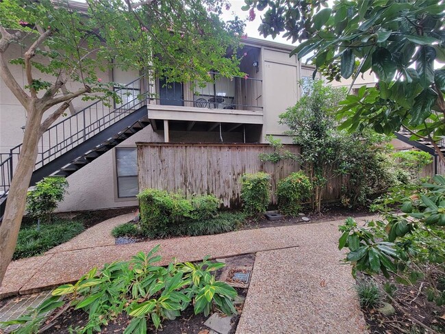 Building Photo - 5711 Sugar Hill Dr