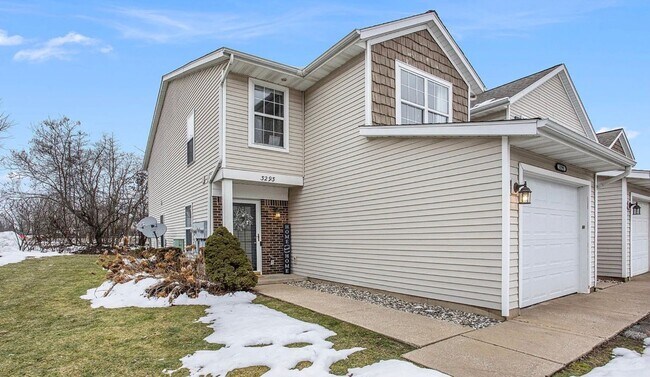 Building Photo - Charming 3-bed, 2.5-bath Condo for Rent!