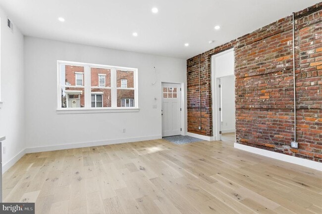 Foto del edificio - 2724 E Somerset St