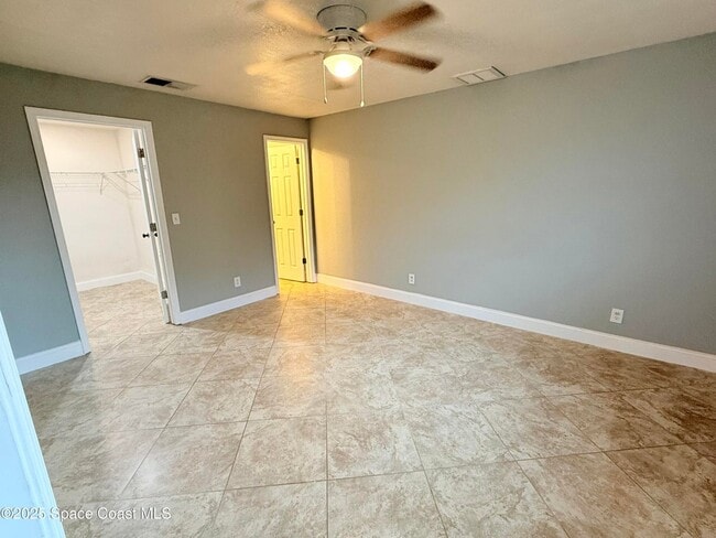 Building Photo - 320 Duet Ave