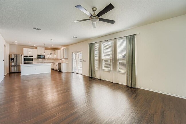 Foto del edificio - 5104 Lazy Ct Dr