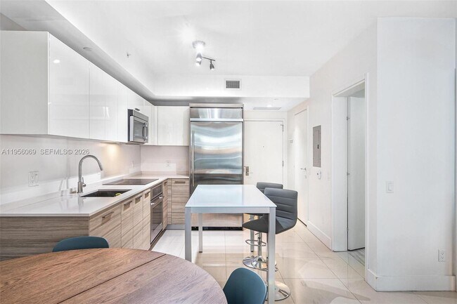 Foto del edificio - 1300 Brickell Bay Dr