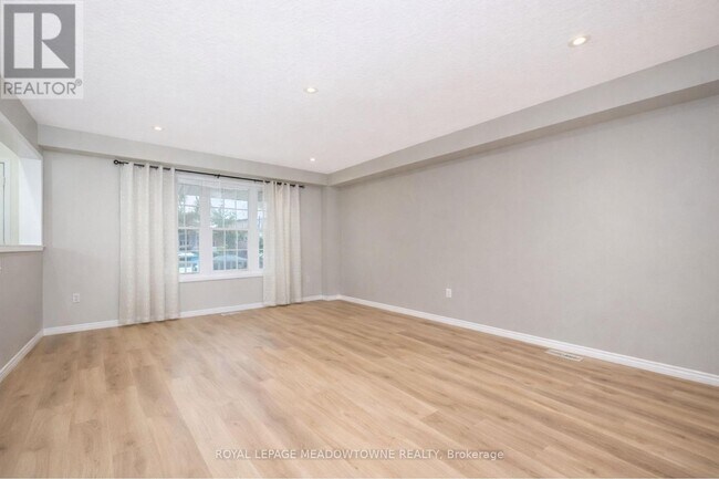 Photo du bâtiment - 86 Hunter Way