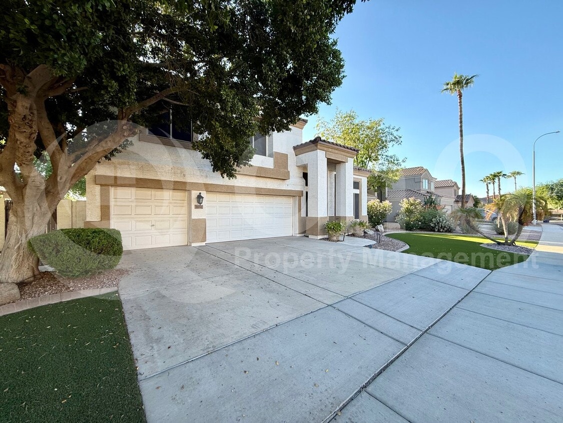 Foto principal - 1432 S Apache Dr