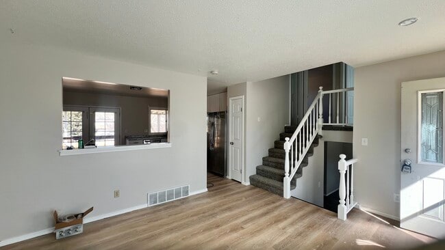 Building Photo - 715 Saratoga Dr